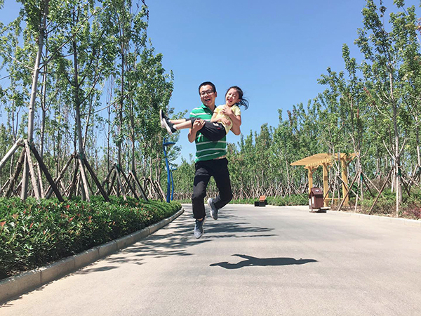 李曉鋒和女兒.jpg
