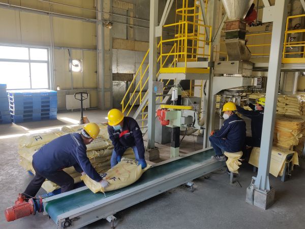 3.14日，制氣車間廣泛開展勞動競賽，硫磺造粒工作圖.jpg
