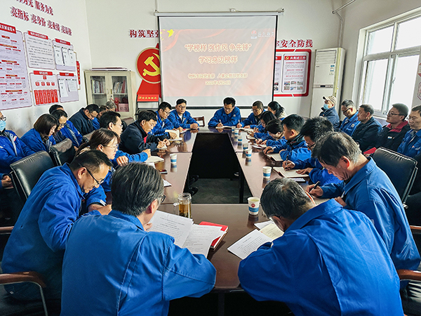 4月24日下午，物料車間黨支部、人事企管部黨支部聯(lián)合開展以“學(xué)榜樣 強(qiáng)作風(fēng) 爭(zhēng)先鋒”為主題的學(xué)習(xí)身邊榜樣活動(dòng).jpg