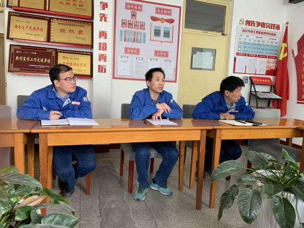為確保此次大檢修停車計劃安全順利的完成，動力車間及早動手，精心組織，周密部署。按照公司大檢修指揮部的停車計劃，及時召開車間大檢修停車計劃工作會議.jpg