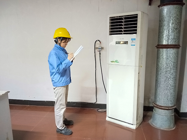 7月1日，馮香妮在每日的巡檢中對機柜間空調(diào)進行檢查記錄.jpg
