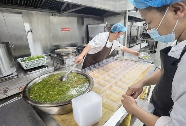 提高節(jié)日飯菜水準(zhǔn)，暖胃同時(shí)更要為職工暖心.jpg