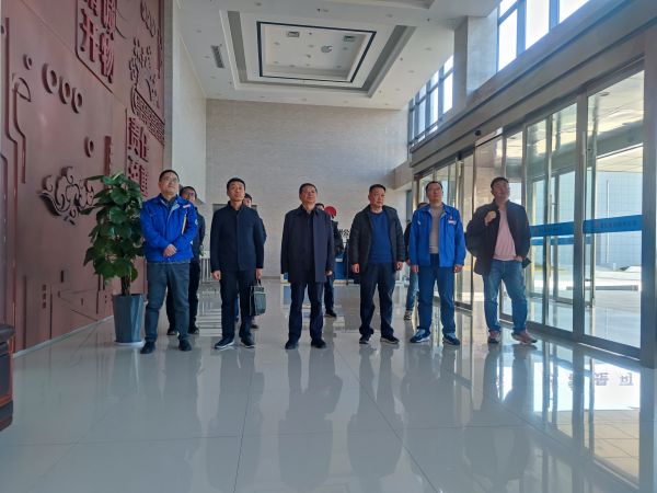2023年11月22日，陜西省應(yīng)急管理廳來(lái)彬州公司檢查觀看入廠安全教育視頻.jpg