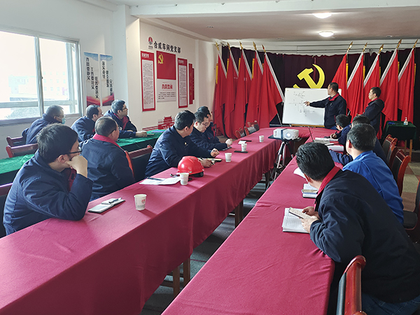 12月27日14：10，合成車間工藝人員講解工藝流程.jpg