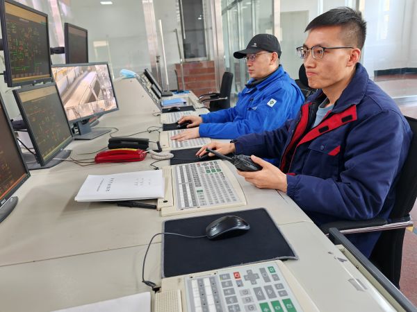 2月9日，尿素車間化工一班中控李剛1.jpg