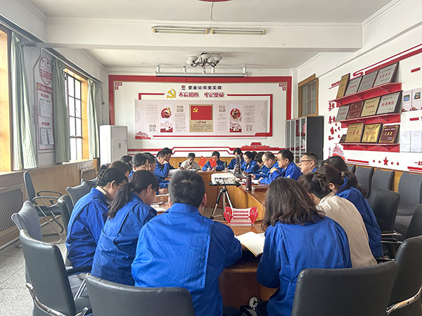 3月5日，渭河塑業(yè)公司以融入生產(chǎn)經(jīng)營抓黨建為引領(lǐng)，組織召開積極創(chuàng)新，實(shí)現(xiàn)生產(chǎn)經(jīng)營管理提升研討會(huì)。.jpg