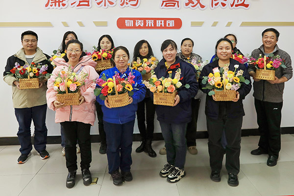 三八節(jié)前夕，采供部開展慶三八節(jié)花藝活動 (2).jpg
