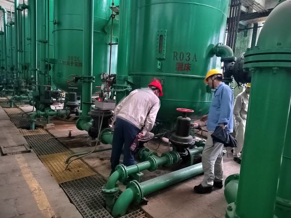 4月29日，計控電儀部部門領導、安全員、工段長帶隊冒雨對生產(chǎn)現(xiàn)場各片區(qū)進行節(jié)前安全大檢查2.jpg