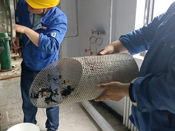 2024年5月2日，崗位人員自行拆除過濾器清理濾網(wǎng)，除污去垢凈裝置。.jpg