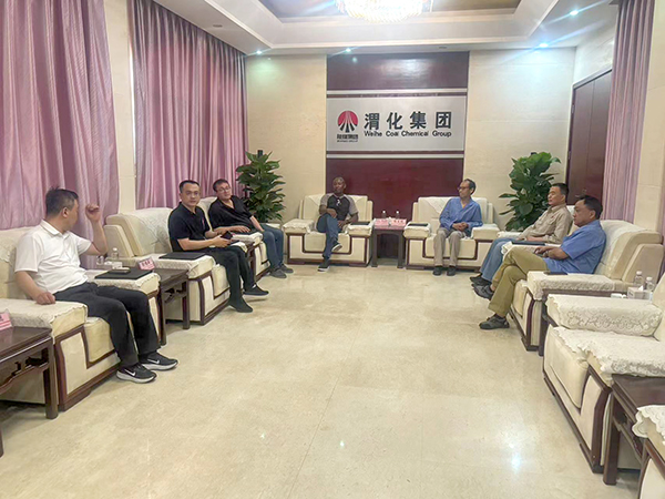 5月22日上午，陜西榆神外貿(mào)發(fā)展有限公司總經(jīng)理王仲及JA-代理咨詢德國(guó)有限公司首席執(zhí)行官約瑟夫·阿波雷加一行5人到公司座談交流，公司副總師張生財(cái)、渭河實(shí)業(yè)公司黨支部書記王勇及業(yè)務(wù)部主管張廣武參與座談.jpg