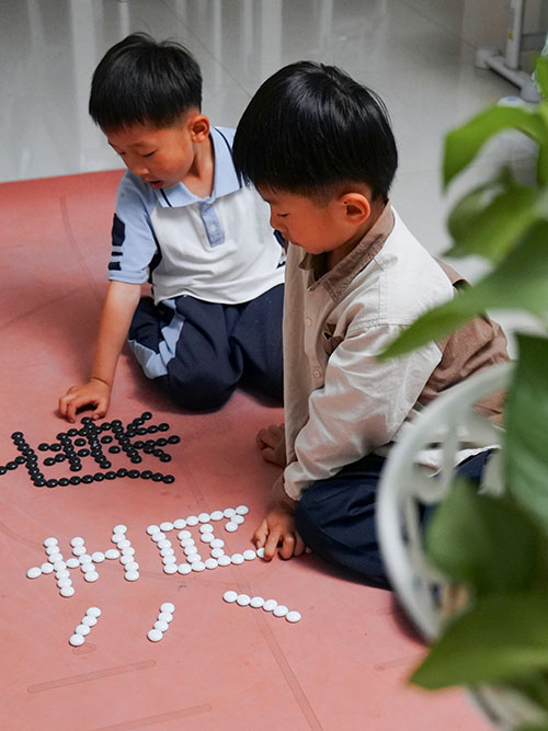 三等獎(jiǎng)：乙二醇車間楊沛-棋子傳情，清廉為教.jpg