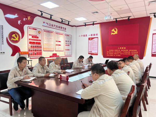9月12日，支部書記昝智峰帶領(lǐng)全體黨員學(xué)習(xí)典型案例.jpg