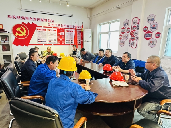 11月5日上午，驗(yàn)收隊(duì)伍召開專題會(huì)議，匯總施工問題并討論竣工驗(yàn)收準(zhǔn)備工作.jpg