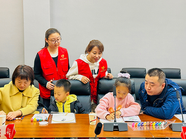 11月30日晚，物料車間黨支部開展“清風常伴 以廉守家”為主題的廉潔文化進家庭活動--志愿者指導.jpg