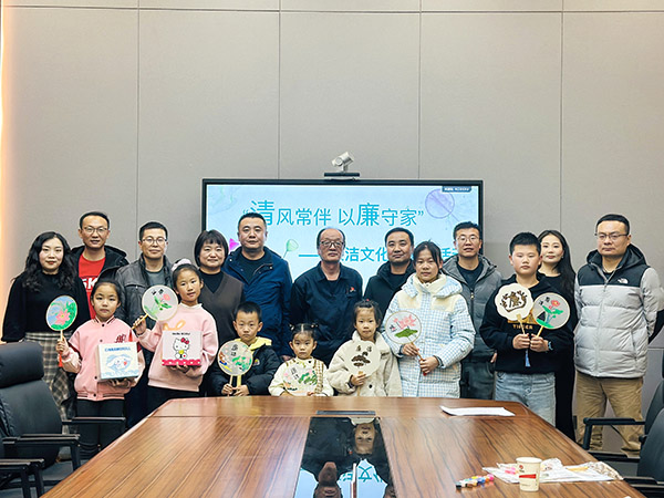 11月30日晚，物料車間黨支部開展以“清風(fēng)常伴 以廉守家”為主題的廉潔文化進(jìn)家庭活動(dòng)，.jpg