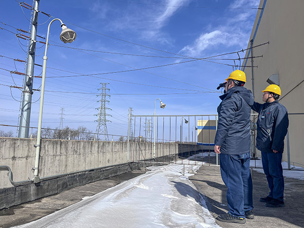 檢查組對110kV架空線路進(jìn)行巡視檢查.jpg