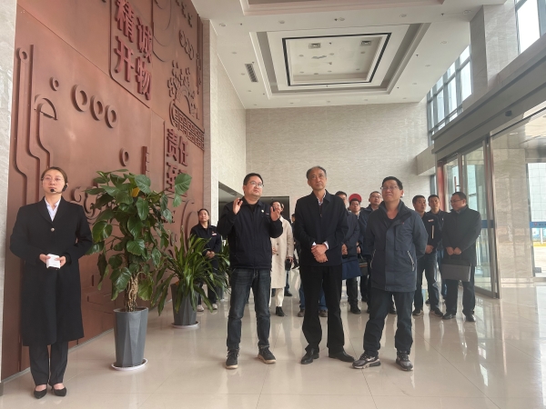 3.13化工集團領(lǐng)導(dǎo)屈戰(zhàn)成一行到彬州公司調(diào)研 附圖1.jpg